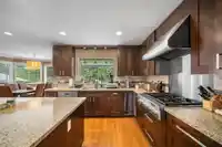 5686 125A STREET - thumbnail 4