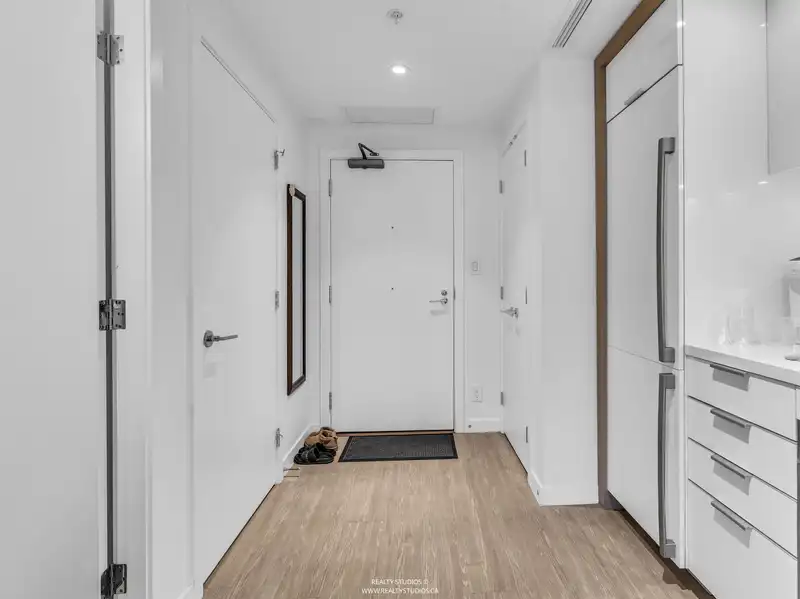 203 1661 QUEBEC STREET - photo 3 of 19