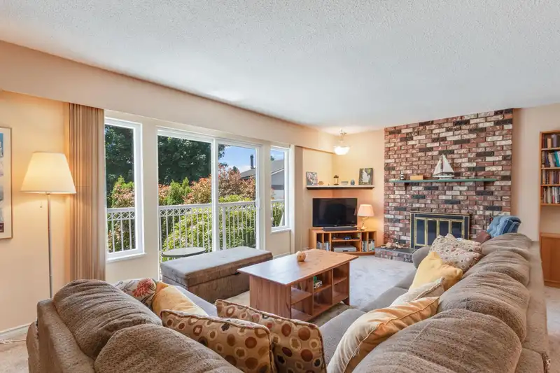 11231 CLIPPER COURT - photo 2 of 31