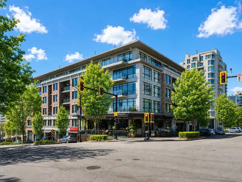 305 105 W 2ND STREET - photo 1 of 37