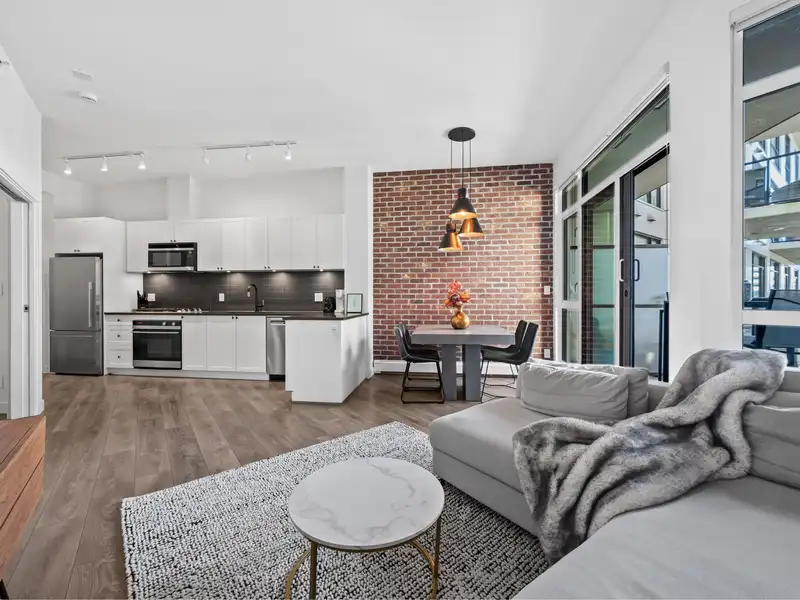 305 105 W 2ND STREET - photo 2 of 37