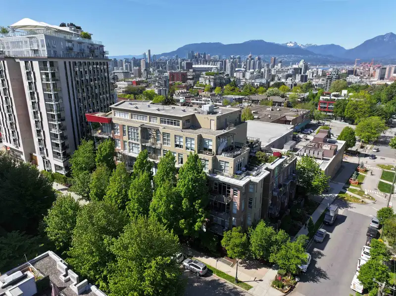 414 2635 PRINCE EDWARD STREET - photo 1 of 29