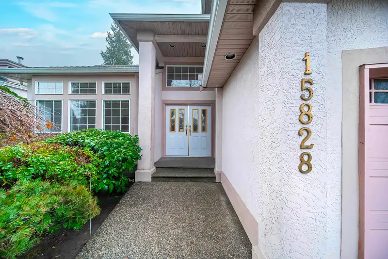 15828 88A AVENUE - photo 3 of 34