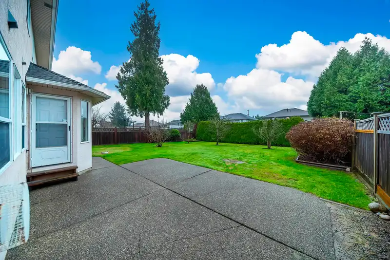 15828 88A AVENUE - photo 4 of 34