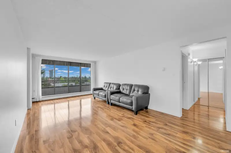 1104 6595 WILLINGDON AVENUE - photo 1 of 38