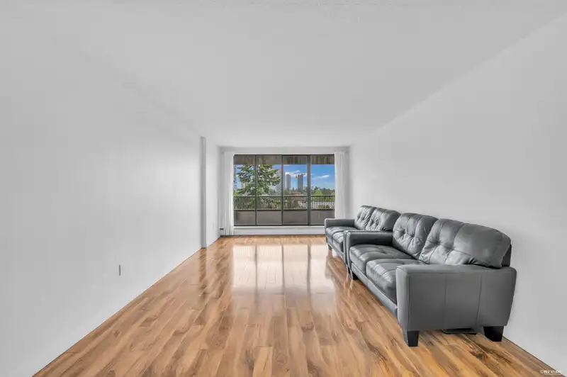 1104 6595 WILLINGDON AVENUE - photo 2 of 38