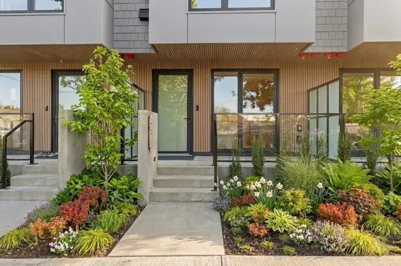 4470 ASH STREET - photo 4 of 31