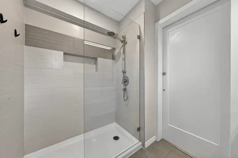 203 1220 FALCON DRIVE - photo 3 of 38