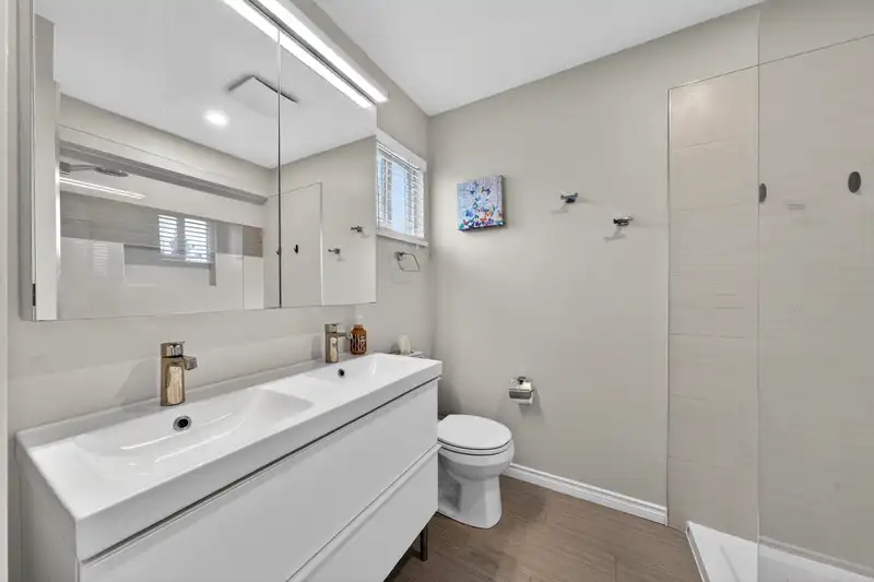203 1220 FALCON DRIVE - photo 4 of 38