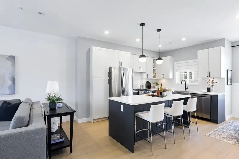 44 7716 207 STREET - photo 2 of 24