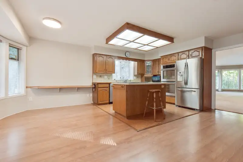 13056 22A AVENUE - photo 3 of 34