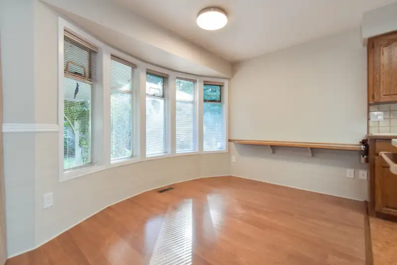 13056 22A AVENUE - photo 4 of 34
