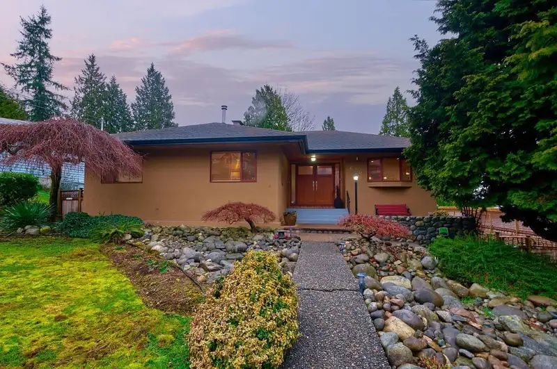 630 SYDNEY AVENUE - photo 1 of 33