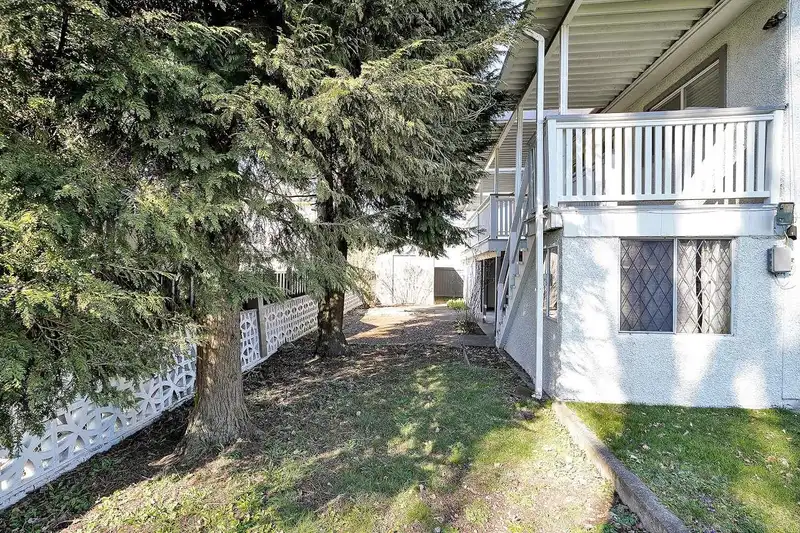 8561 113B STREET - photo 4 of 35