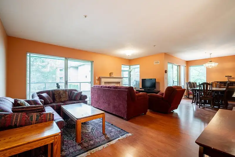 209 20140 56 AVENUE - photo 2 of 19