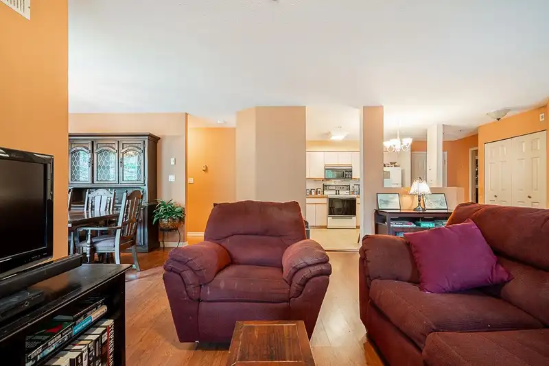 209 20140 56 AVENUE - photo 3 of 19
