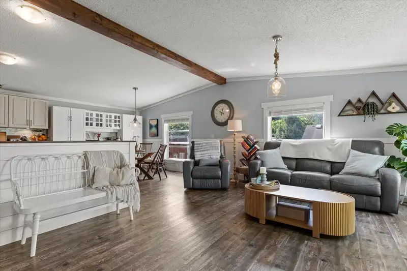 41933 KIRK AVENUE - photo 4 of 35