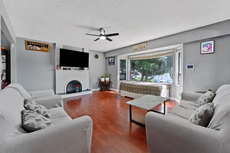 9223 134 STREET - photo 4 of 31