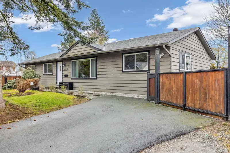 22938 FULLER AVENUE - photo 2 of 40