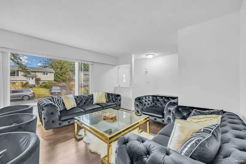 22938 FULLER AVENUE - photo 4 of 40