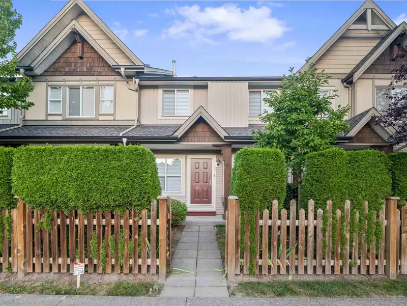 92 8737 161 STREET - photo 1 of 24