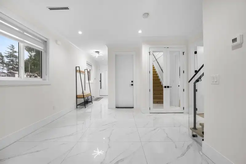 11693 95A AVENUE - photo 4 of 39