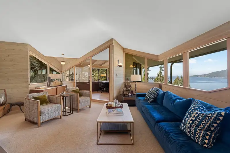6011 EAGLERIDGE DRIVE - photo 4 of 35