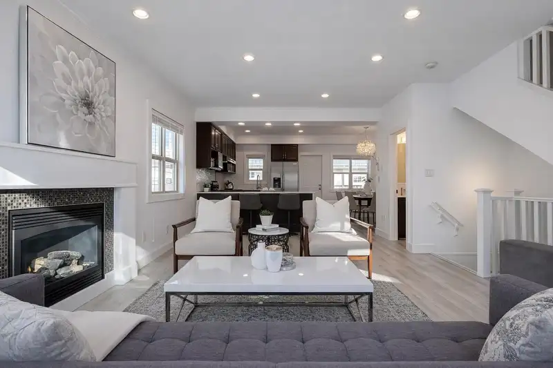 4172 WELWYN STREET - photo 1 of 33
