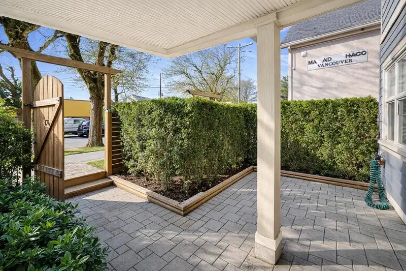 4172 WELWYN STREET - photo 3 of 33