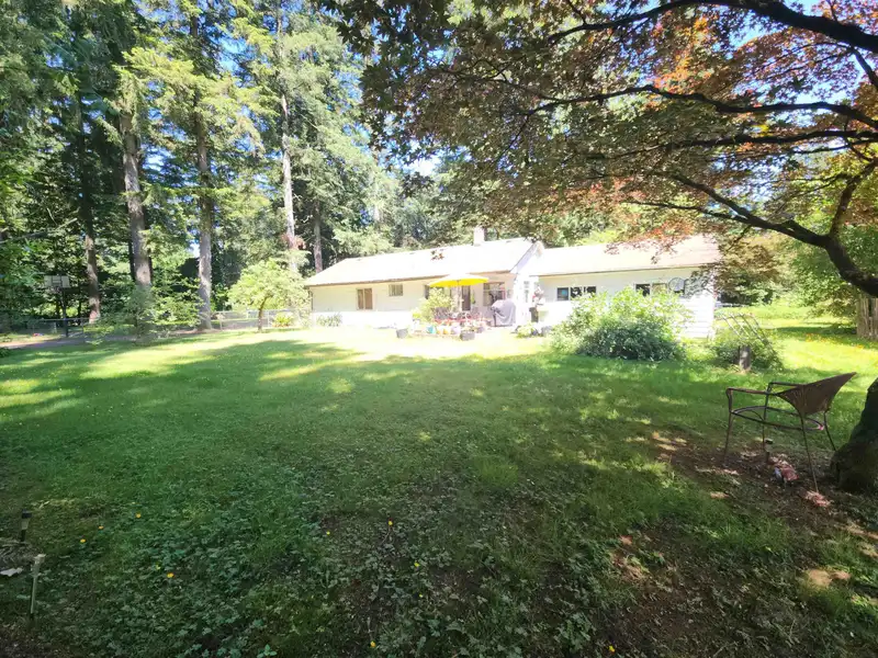 20176 28 AVENUE - photo 4 of 11