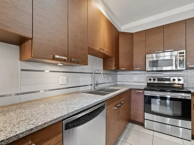 302 4365 HASTINGS STREET - photo 3 of 12
