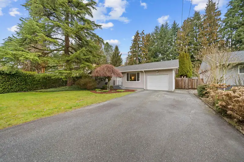 1663 ROBERTSON AVENUE - photo 2 of 38