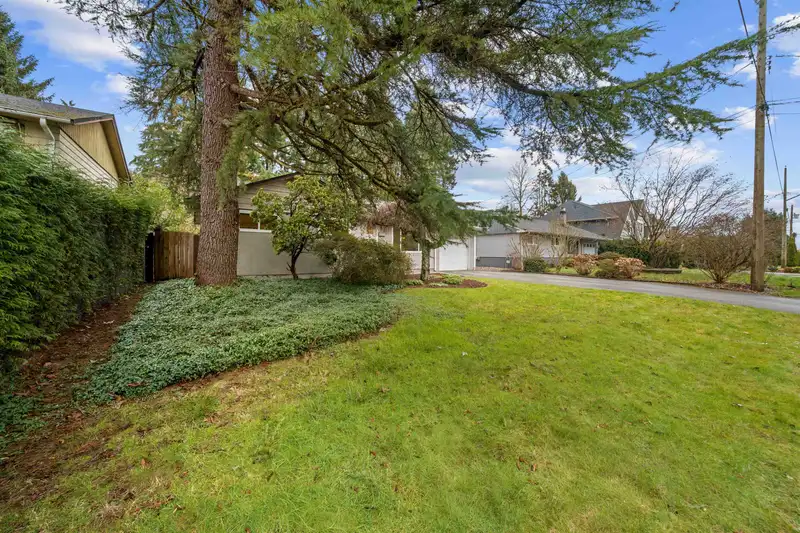 1663 ROBERTSON AVENUE - photo 3 of 38
