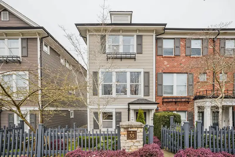 35 10415 DELSOM CRESCENT - photo 2 of 23