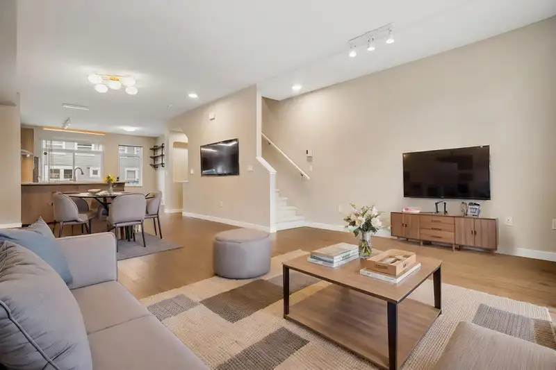 35 10415 DELSOM CRESCENT - photo 3 of 23