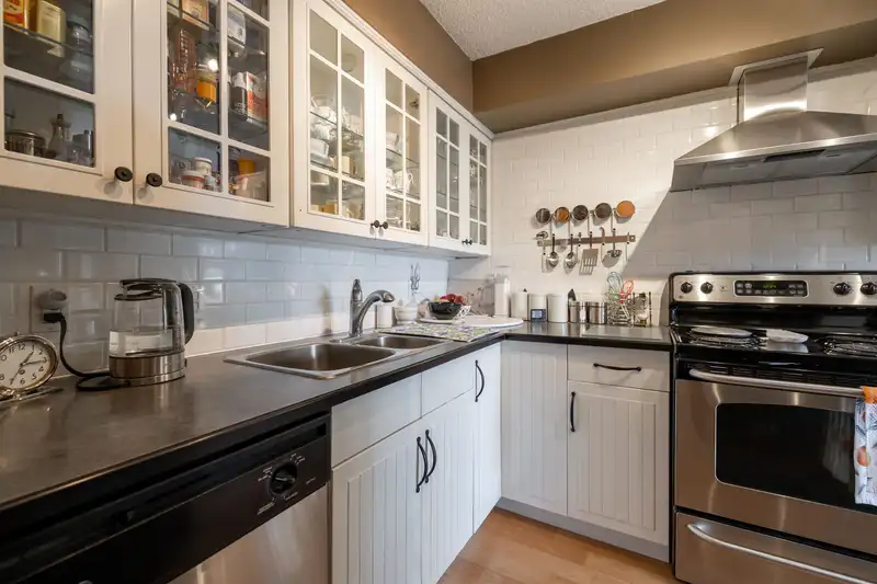 301 1389 WINTER STREET - photo 1 of 34