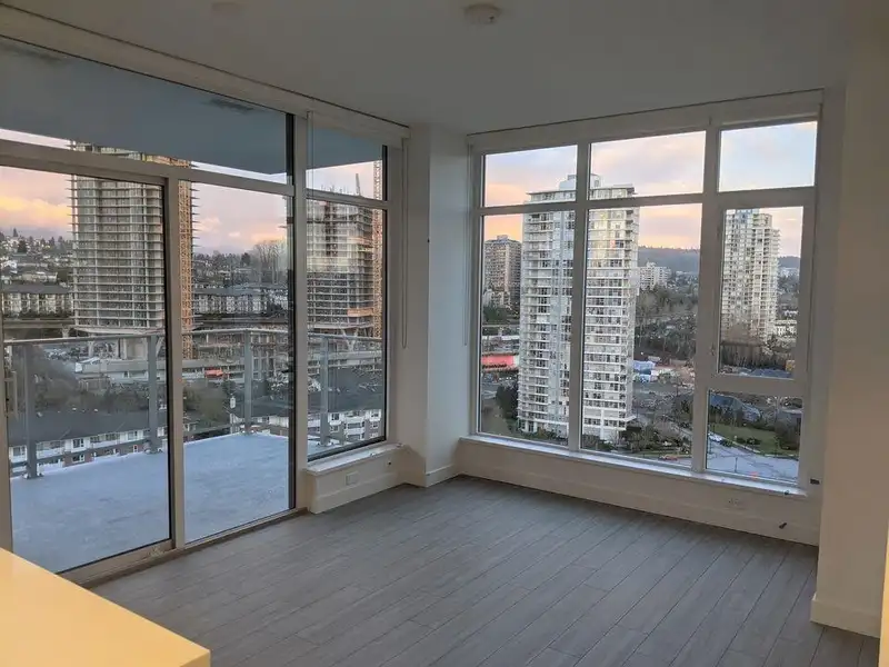 1504 2351 BETA AVENUE - photo 3 of 11