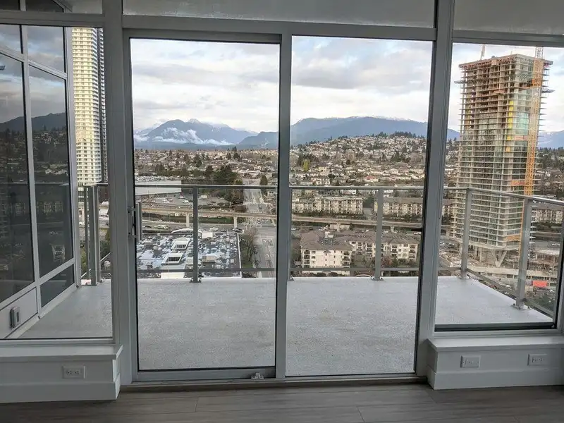 1504 2351 BETA AVENUE - photo 4 of 11