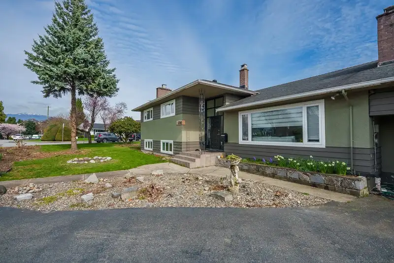 1740 BETA AVENUE - photo 3 of 15