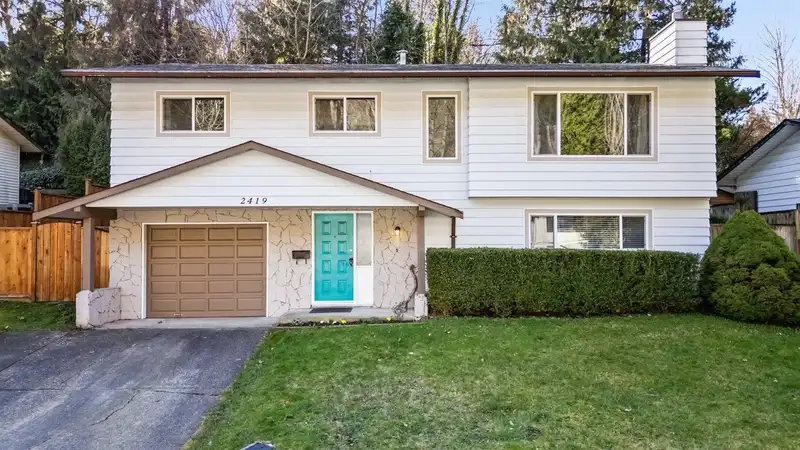 2419 CAMERON CRESCENT - photo 2 of 40