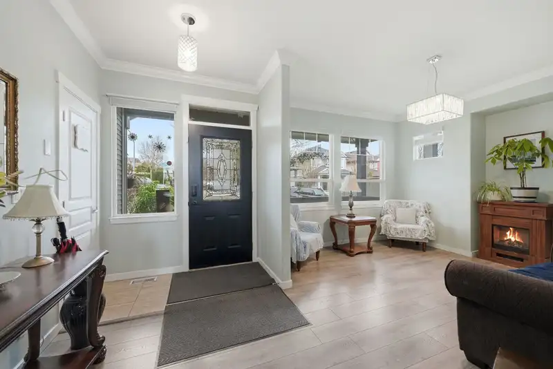 14858 56A AVENUE - photo 2 of 31
