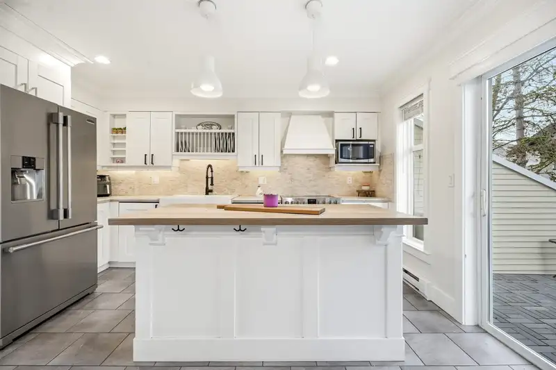 1 6415 197 STREET - photo 4 of 32