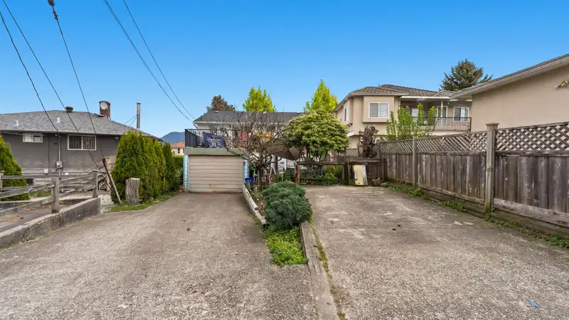 3105 DIEPPE DRIVE - photo 4 of 17