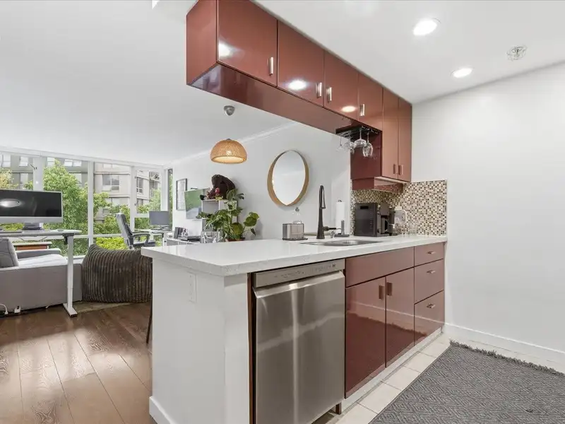 502 1033 MARINASIDE CRESCENT - photo 2 of 26