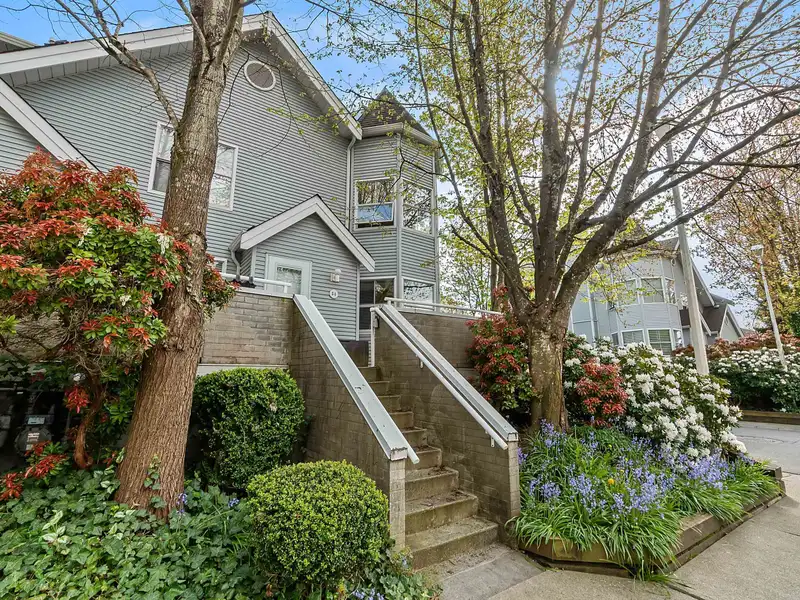54 13706 74 AVENUE - photo 2 of 33
