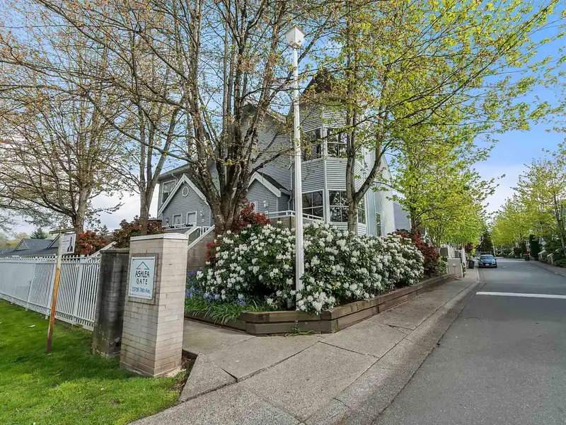 54 13706 74 AVENUE - photo 3 of 33