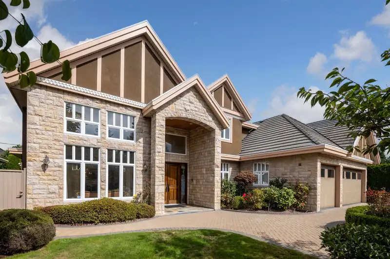 7791 SUNNYMEDE CRESCENT - photo 1 of 40