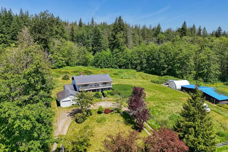 10022 ROLLEY CRESCENT - photo 1 of 35