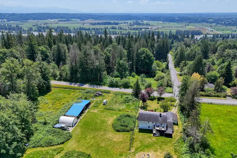 10022 ROLLEY CRESCENT - photo 3 of 35