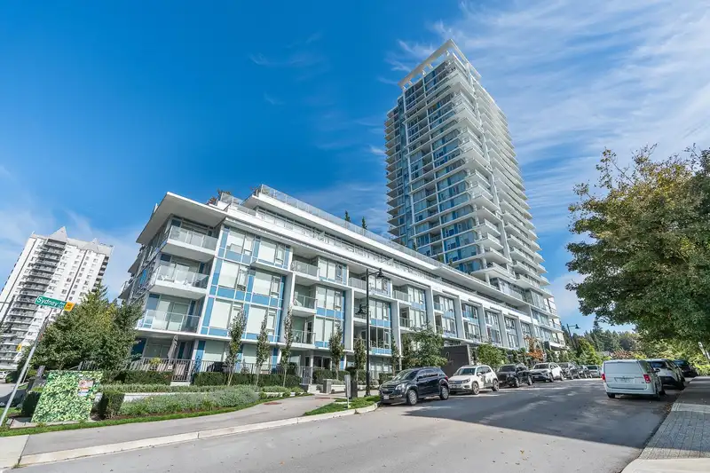 1004 555 SYDNEY AVENUE - photo 1 of 32